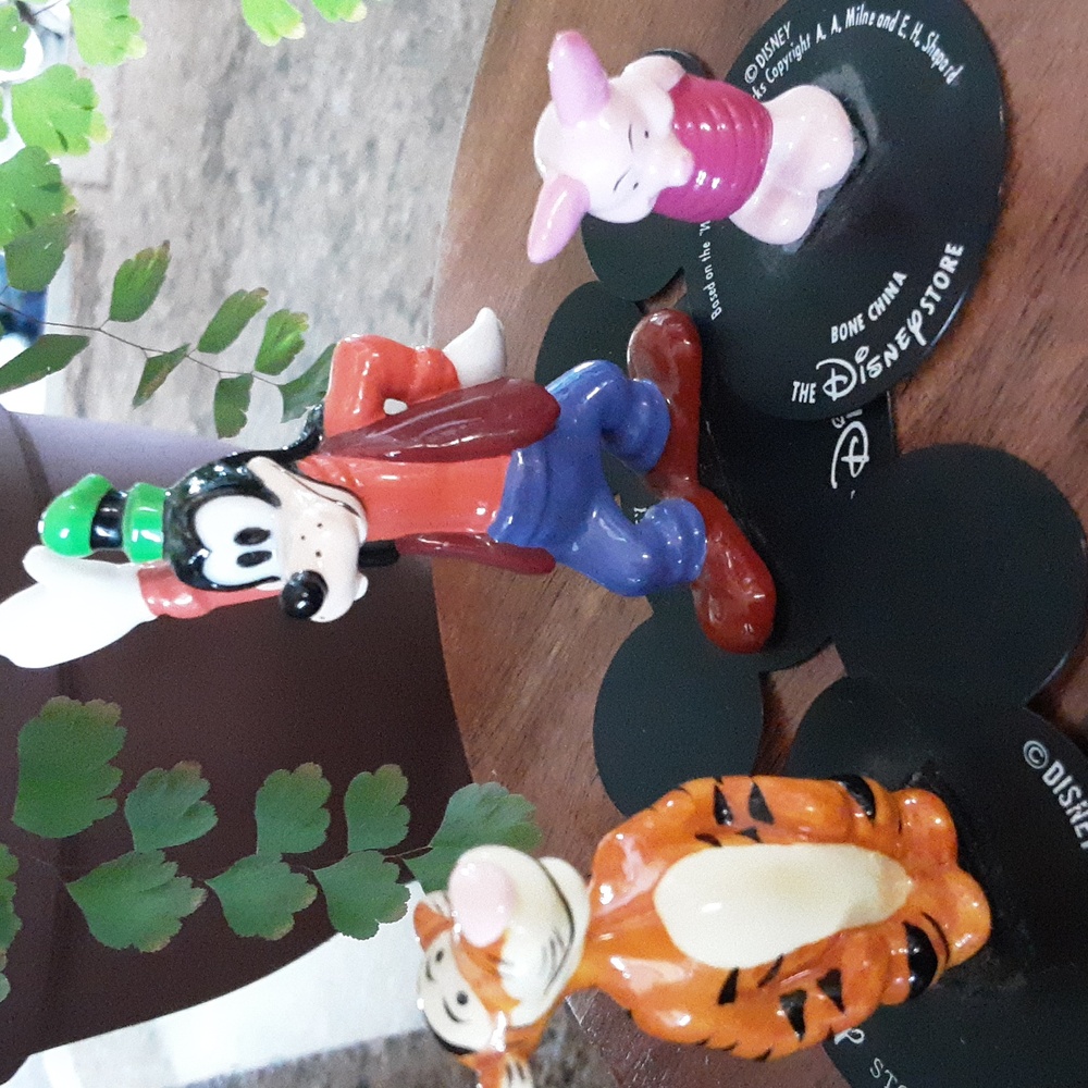 Disney mini figurines